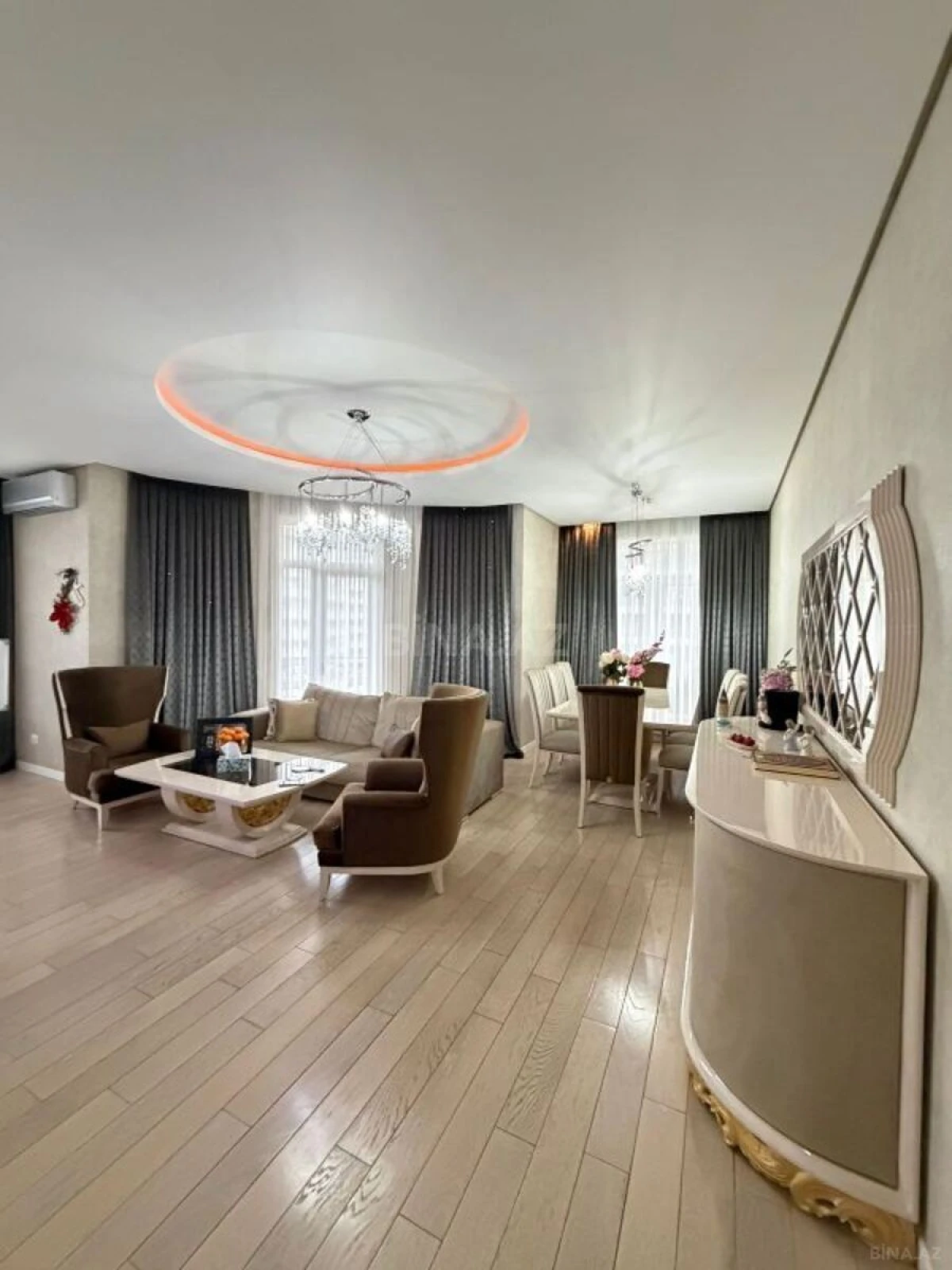 Satılır 3 otaqlı mənzil 160 m²