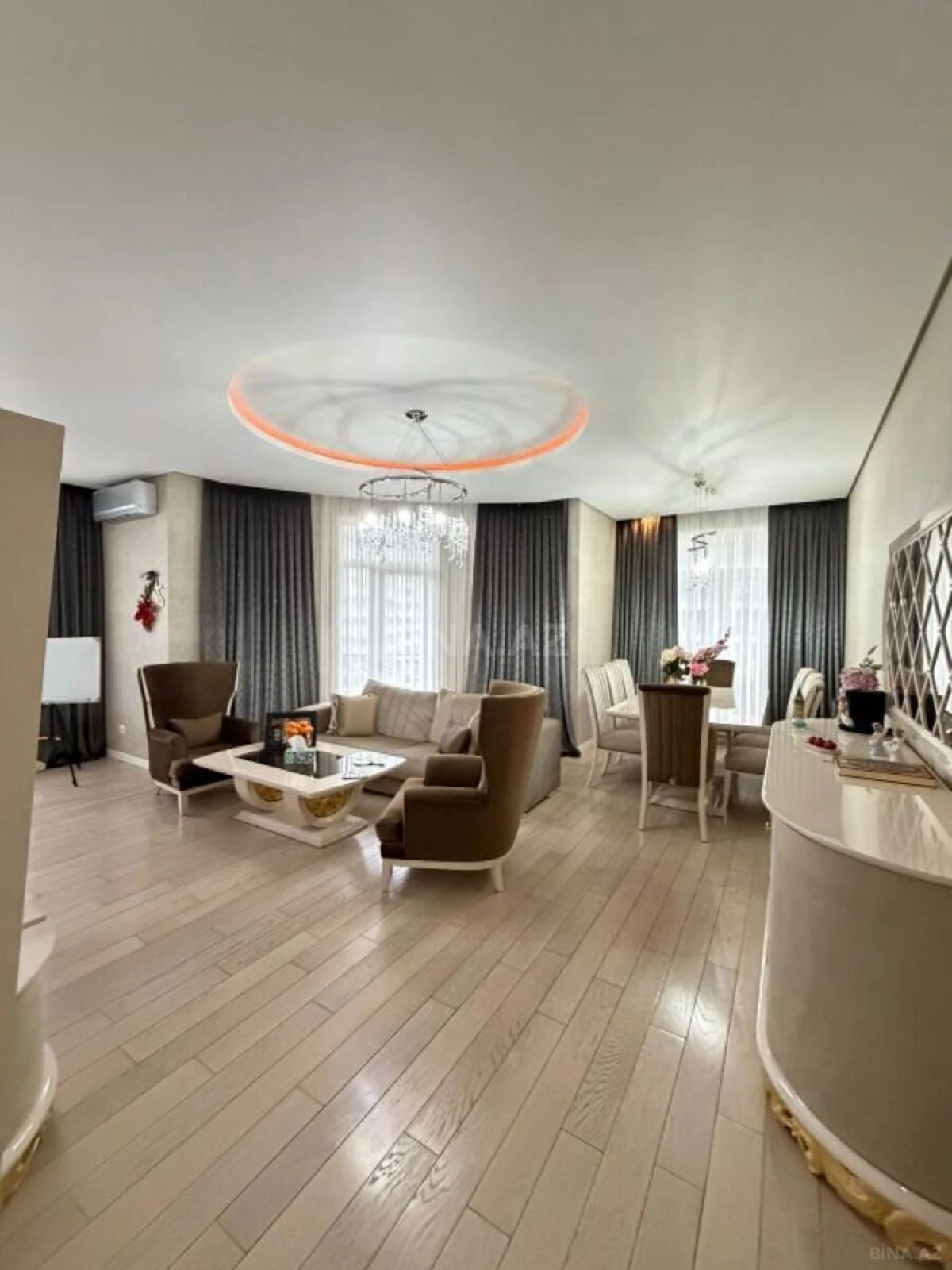 Satılır 3 otaqlı mənzil 160 m²