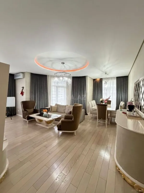 Satılır 3 otaqlı mənzil 160 m²