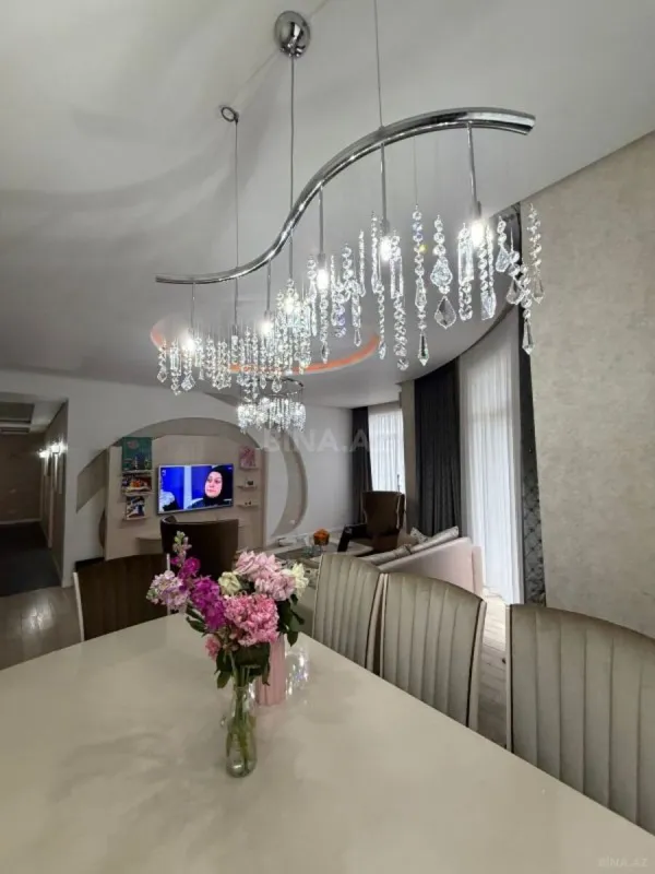 Satılır 3 otaqlı mənzil 160 m²
