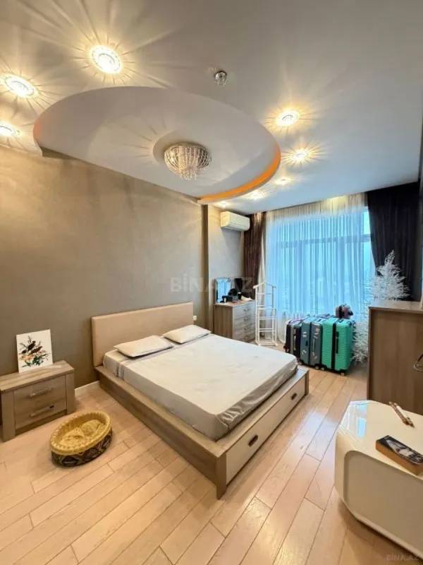 Satılır 3 otaqlı mənzil 160 m²