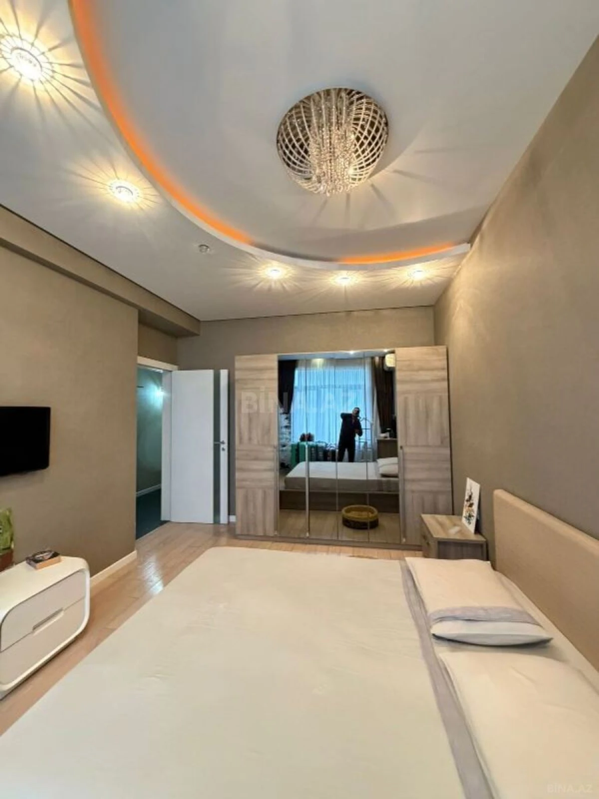 Satılır 3 otaqlı mənzil 160 m²
