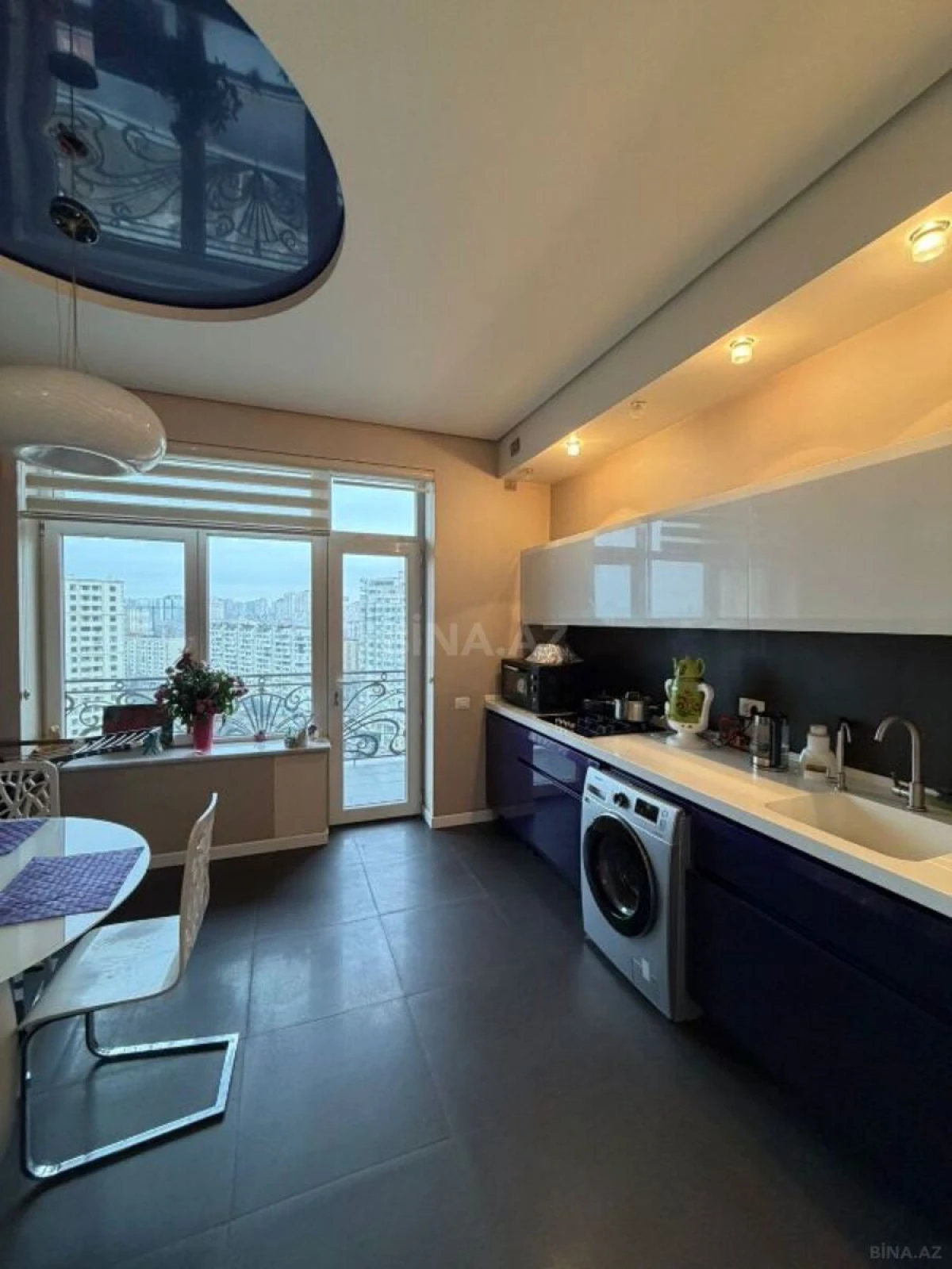 Satılır 3 otaqlı mənzil 160 m²