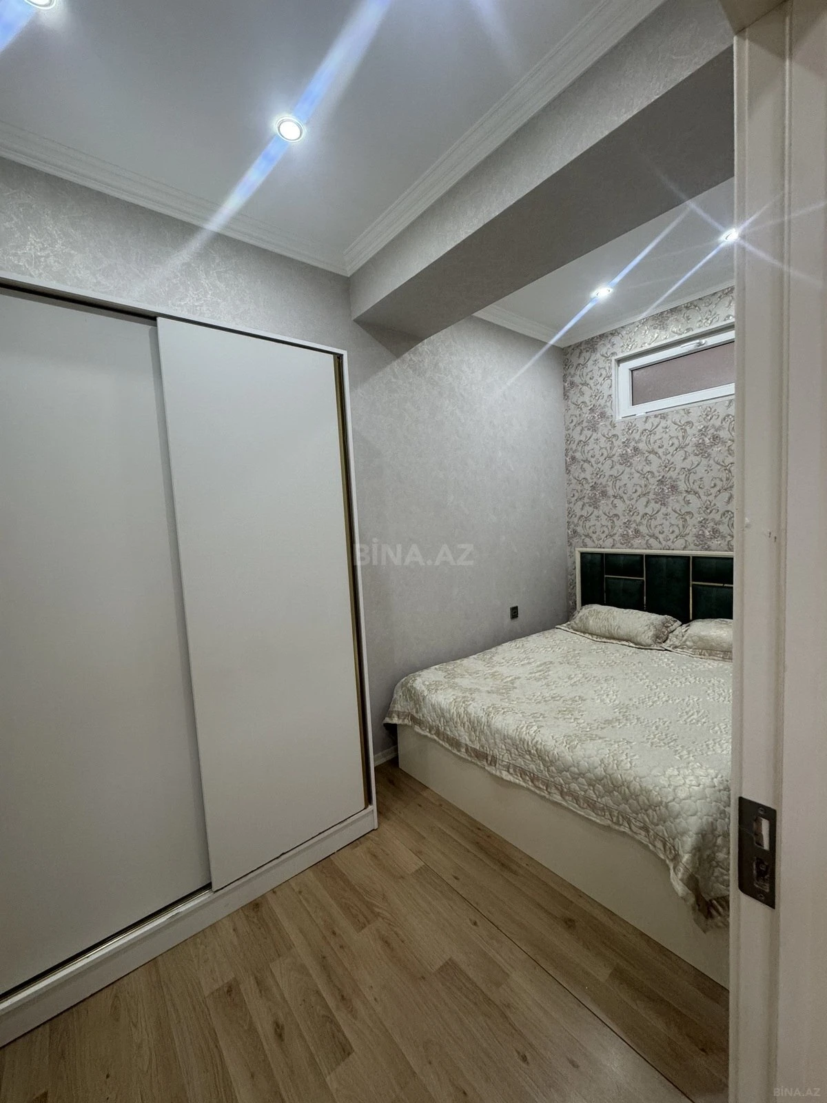 Satılır 4 otaqlı mənzil 146 m²