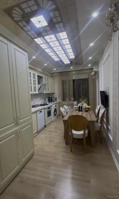 Satılır 4 otaqlı mənzil 146 m²