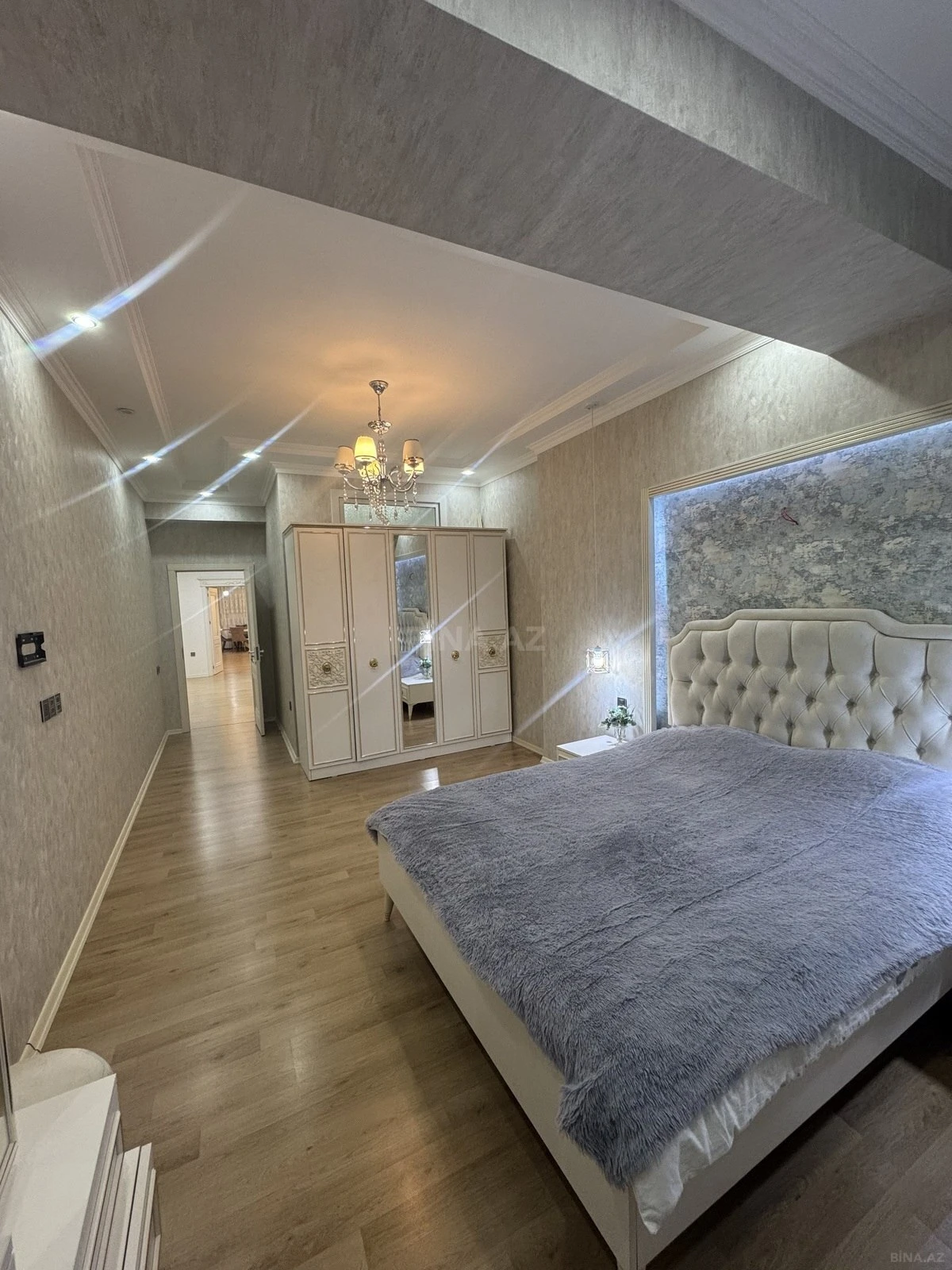 Satılır 4 otaqlı mənzil 146 m²