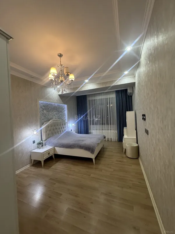 Satılır 4 otaqlı mənzil 146 m²