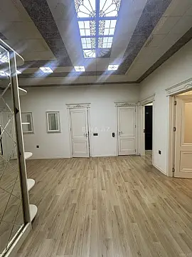 Satılır 4 otaqlı mənzil 146 m²