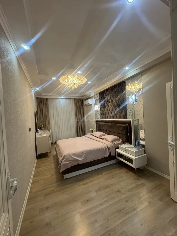 Satılır 4 otaqlı mənzil 146 m²
