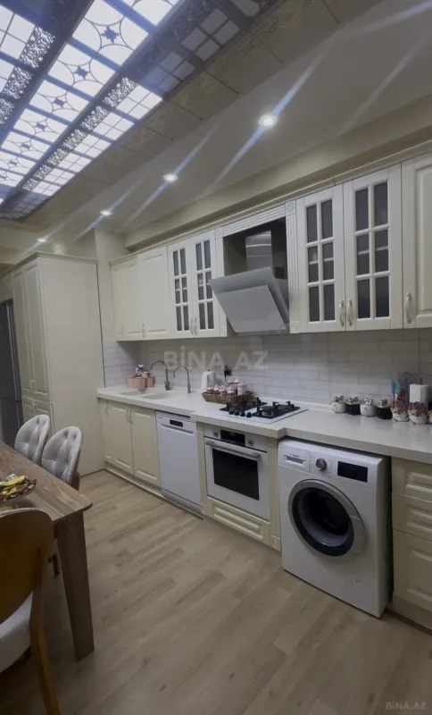 Satılır 4 otaqlı mənzil 146 m²