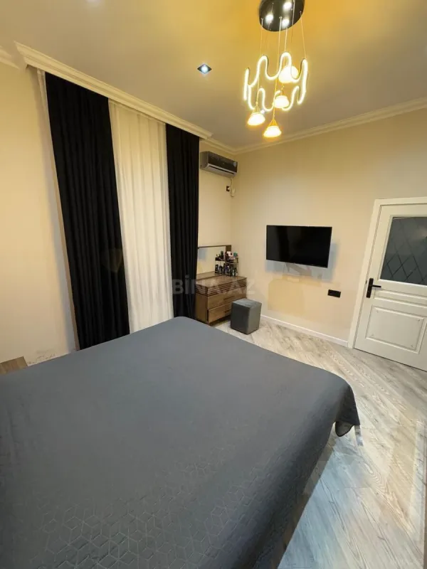 Kirayə verilir 5 otaqlı həyət evi 360 m²