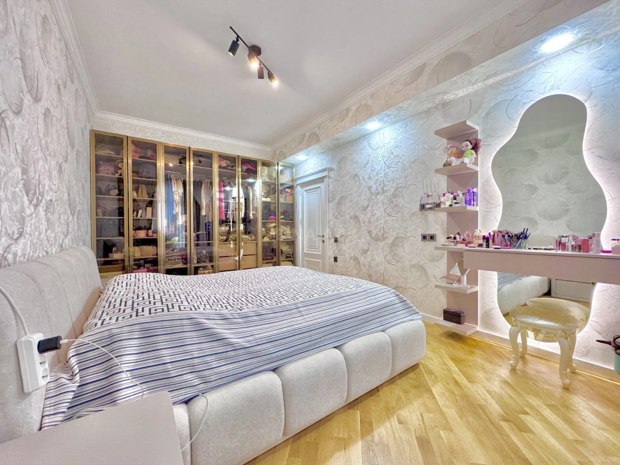 Satılır 2 otaqlı mənzil 75 m²