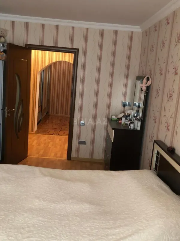 Satılır 4 otaqlı mənzil 135 m²