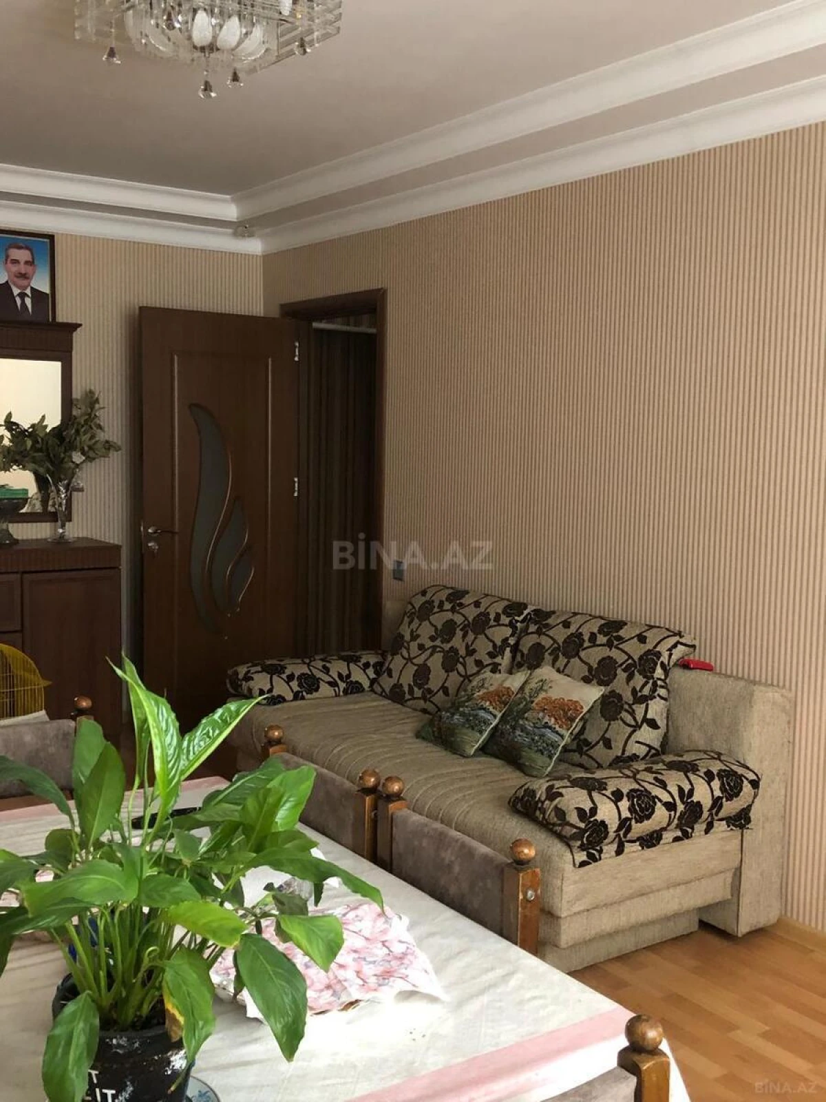 Satılır 4 otaqlı mənzil 135 m²