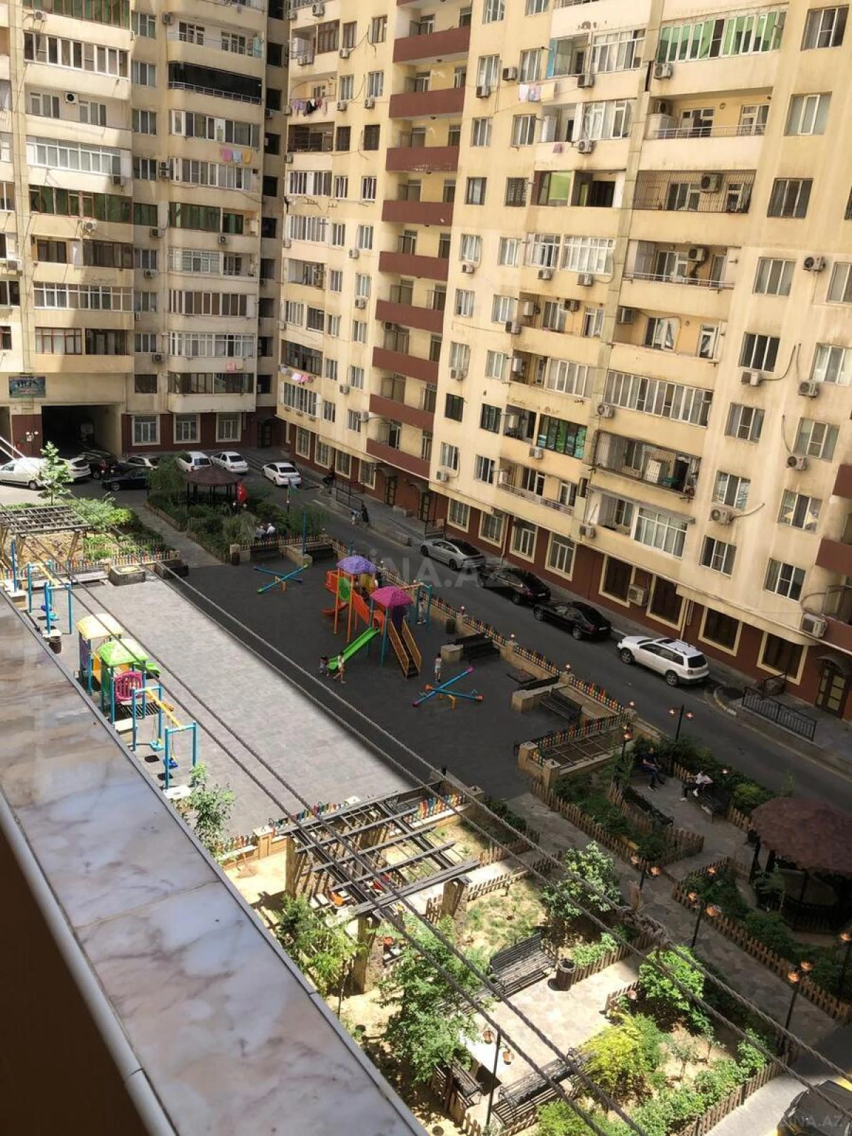Satılır 4 otaqlı mənzil 135 m²