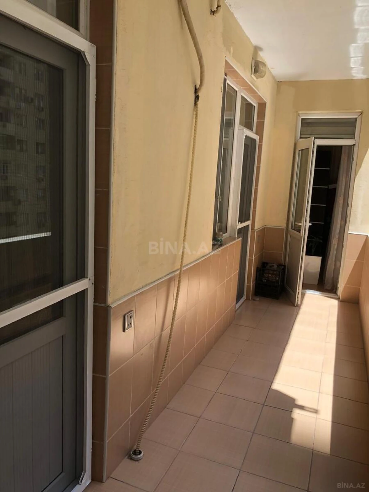 Satılır 4 otaqlı mənzil 135 m²