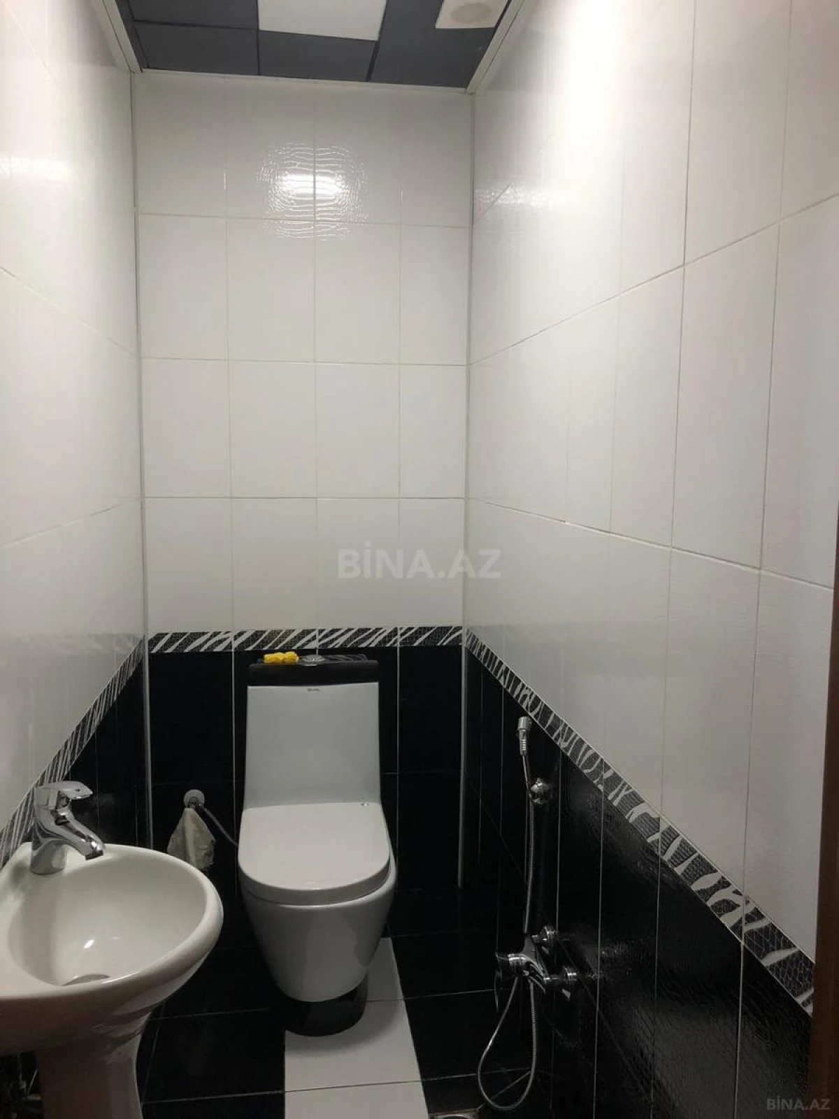Satılır 4 otaqlı mənzil 135 m²