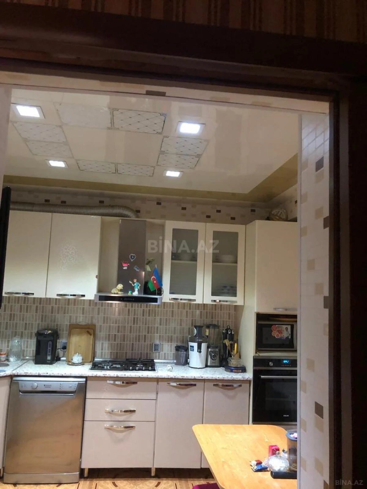 Satılır 4 otaqlı mənzil 135 m²