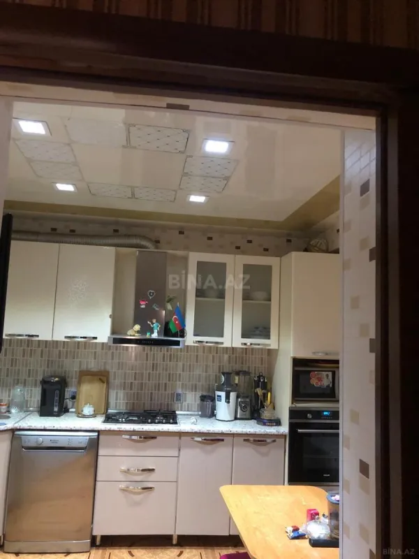 Satılır 4 otaqlı mənzil 135 m²