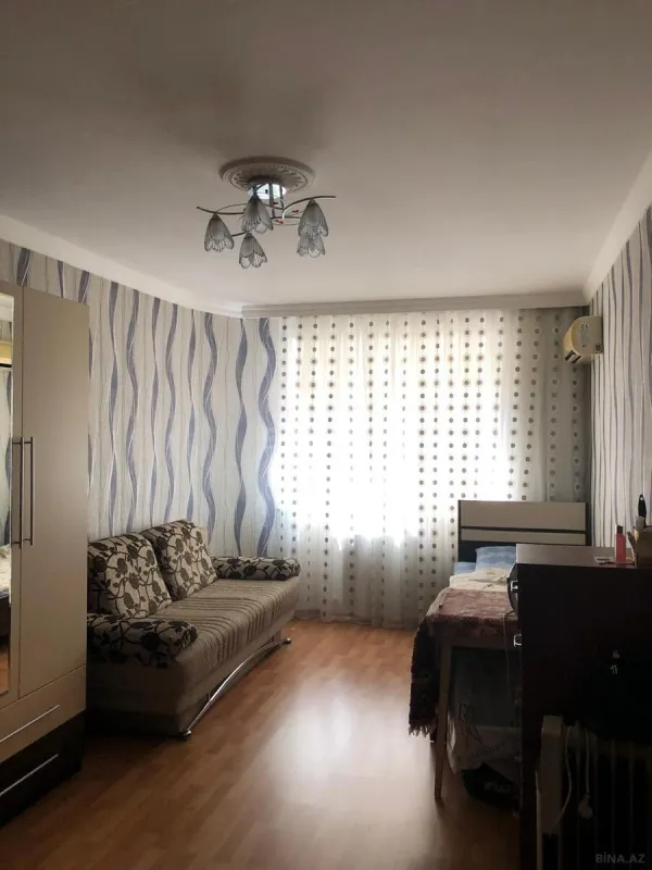 Satılır 4 otaqlı mənzil 135 m²