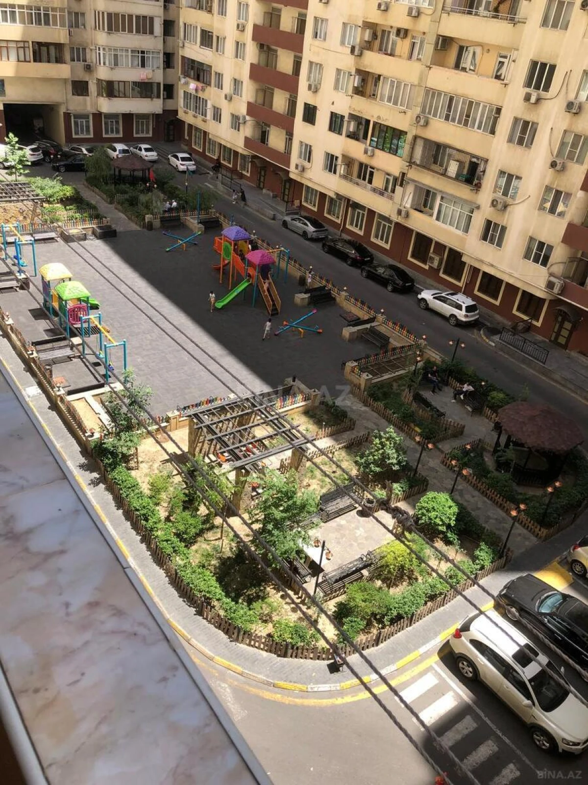 Satılır 4 otaqlı mənzil 135 m²