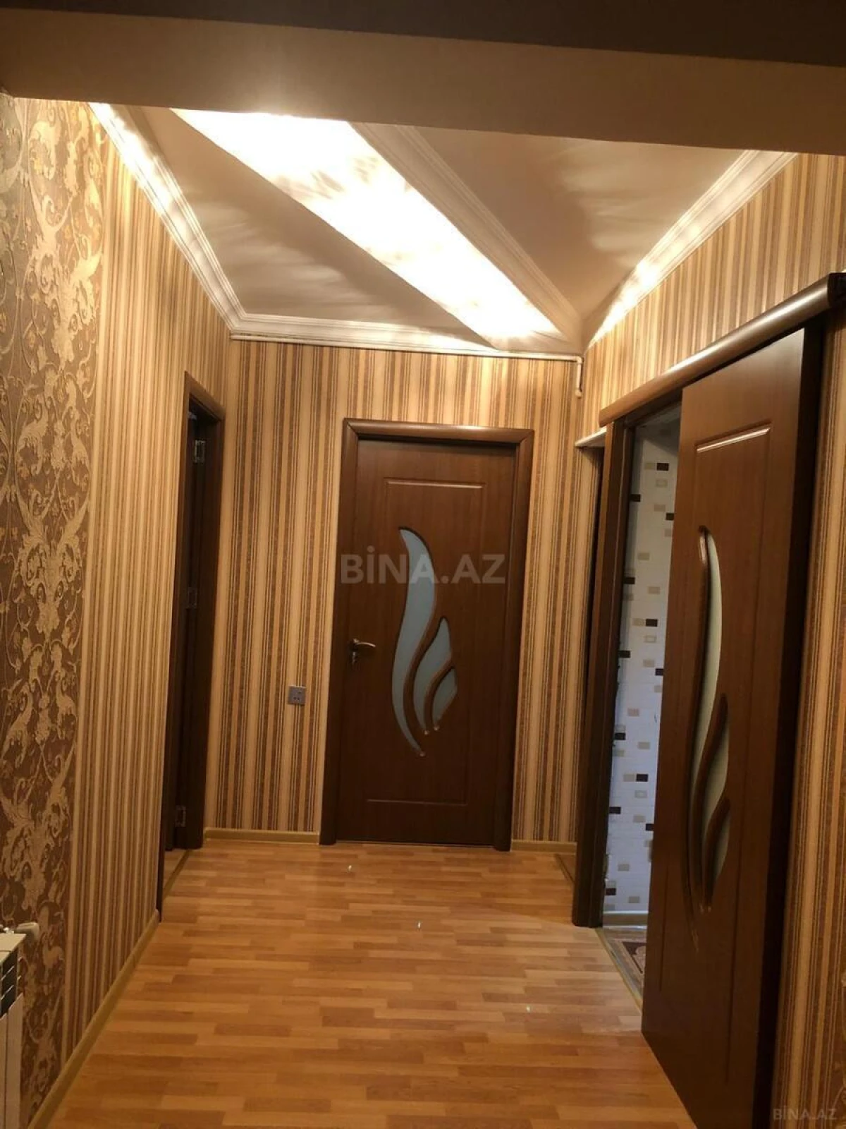 Satılır 4 otaqlı mənzil 135 m²