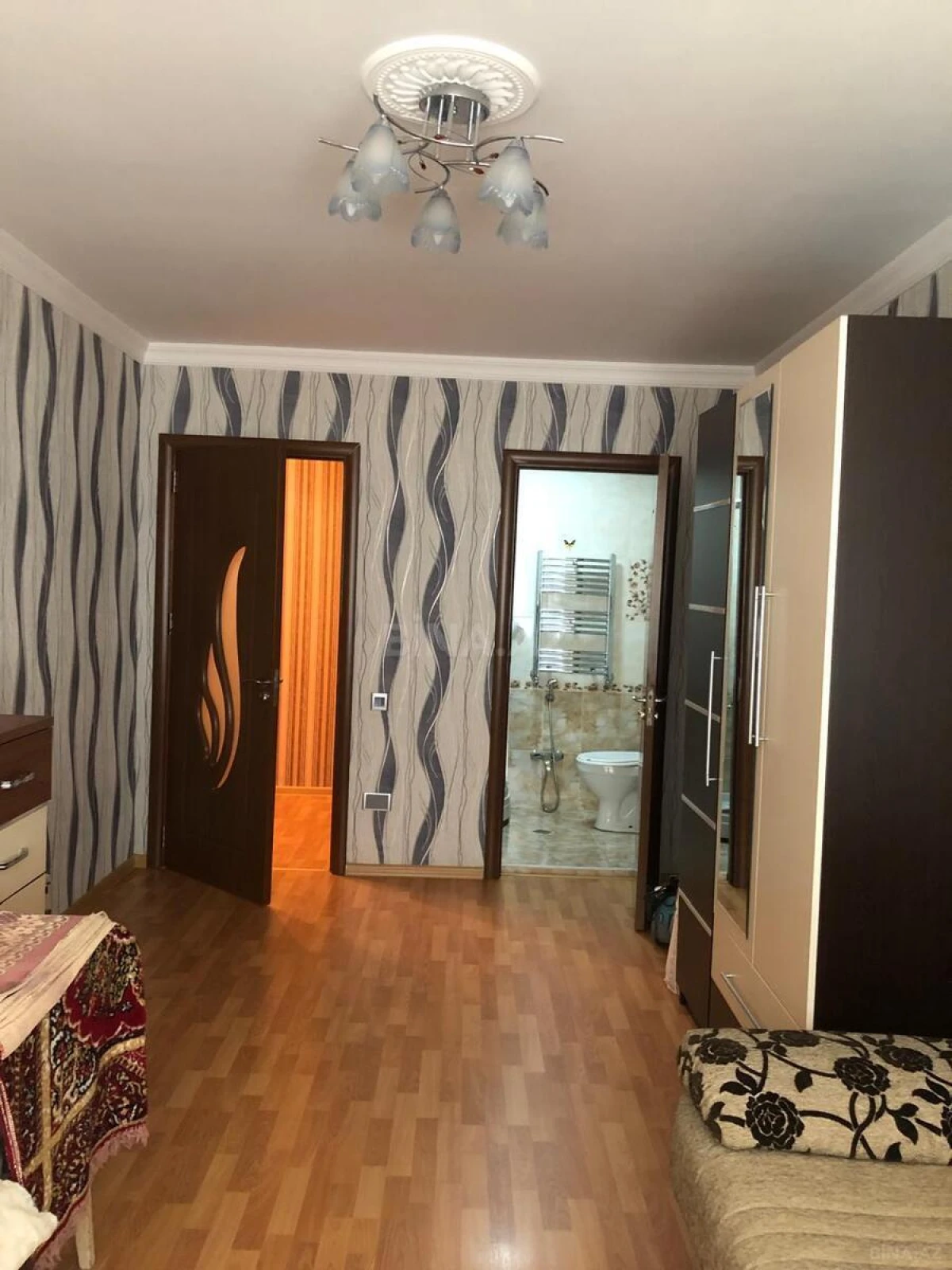 Satılır 4 otaqlı mənzil 135 m²