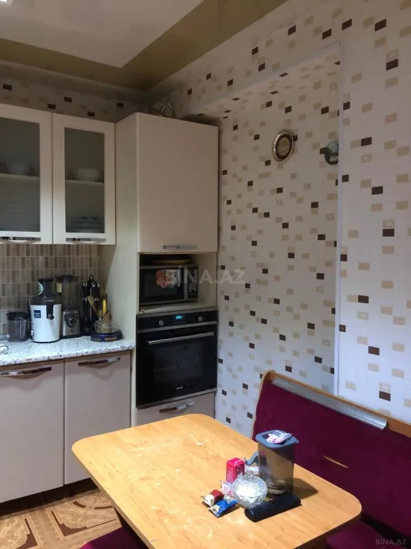 Satılır 4 otaqlı mənzil 135 m²