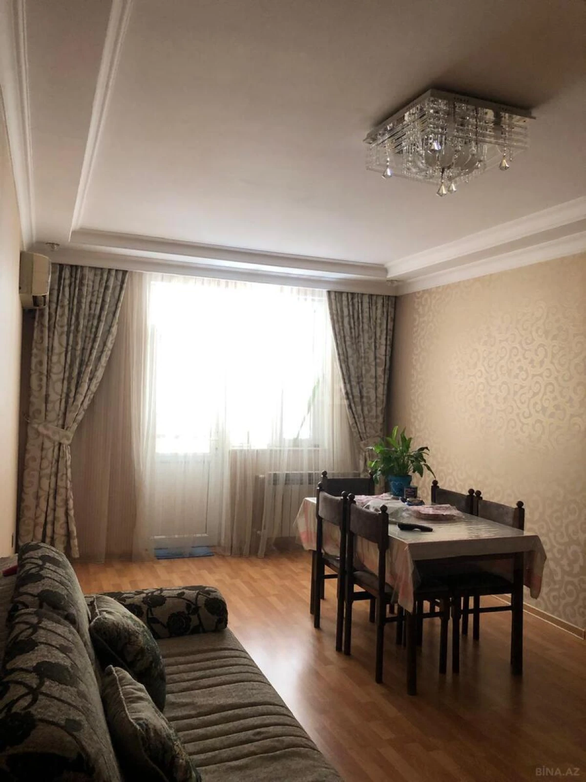 Satılır 4 otaqlı mənzil 135 m²