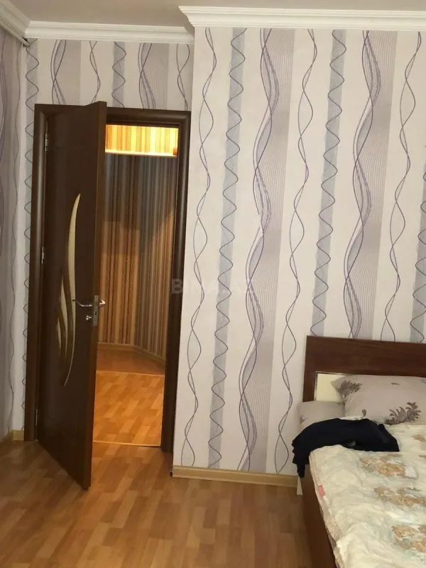 Satılır 4 otaqlı mənzil 135 m²
