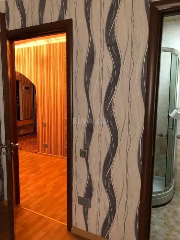 Satılır 4 otaqlı mənzil 135 m²