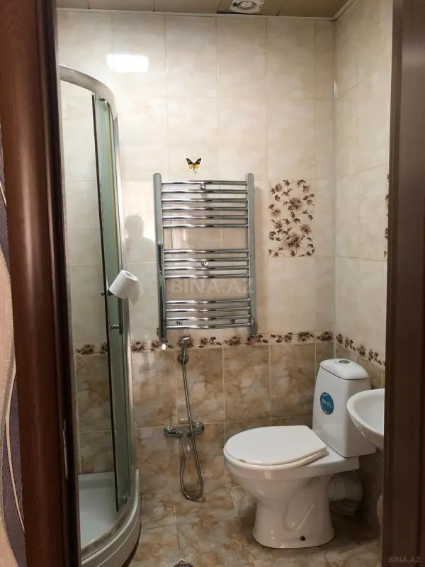 Satılır 4 otaqlı mənzil 135 m²