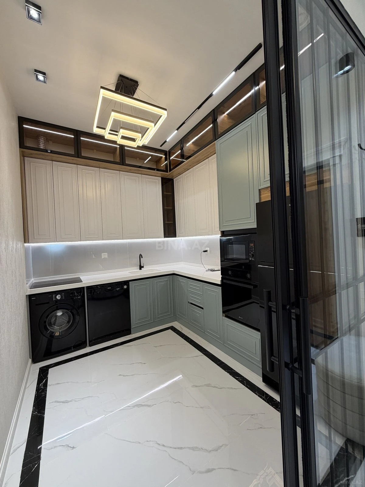 Satılır 3 otaqlı mənzil 98 m²