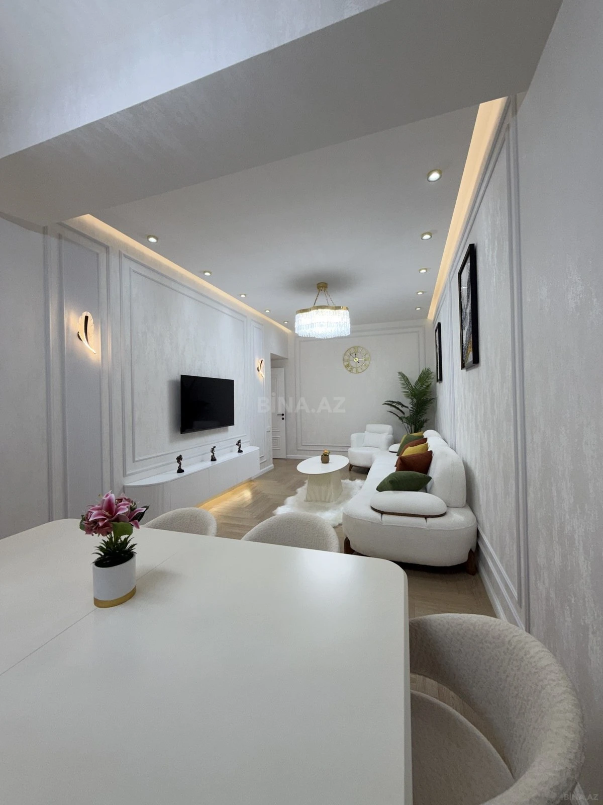 Satılır 3 otaqlı mənzil 98 m²