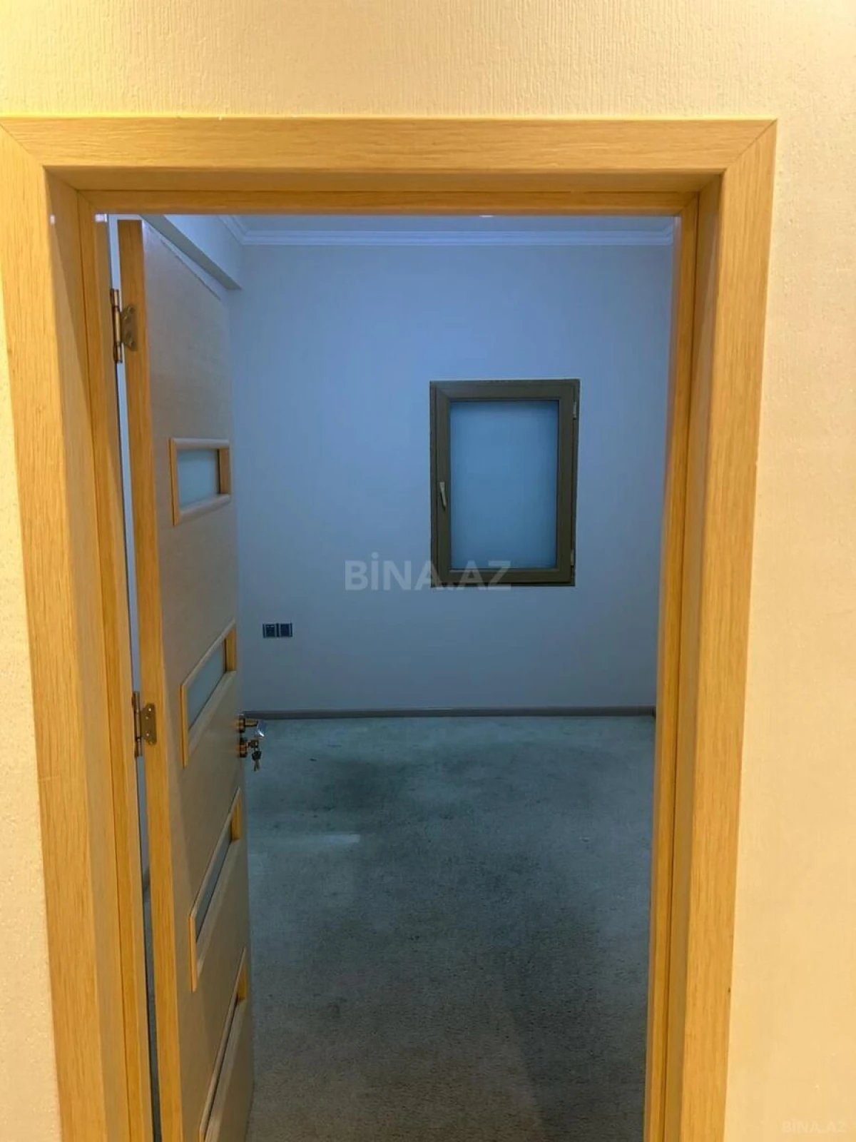Satılır 4 otaqlı mənzil 200 m²