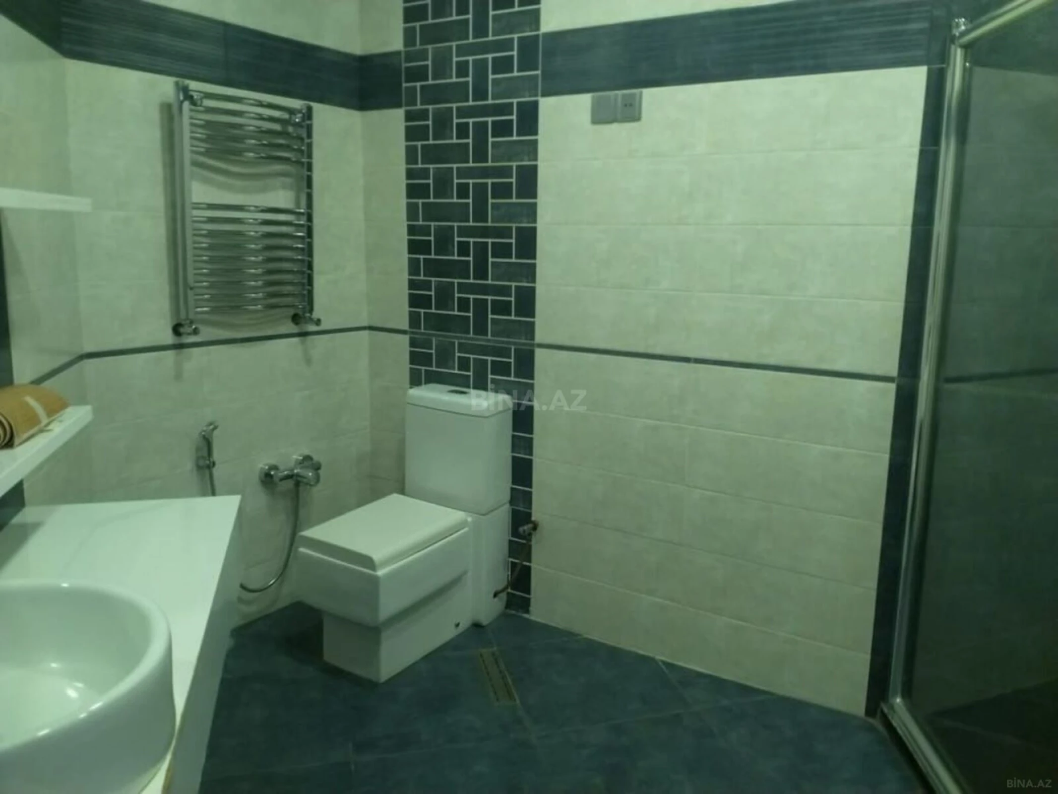 Satılır 4 otaqlı mənzil 200 m²