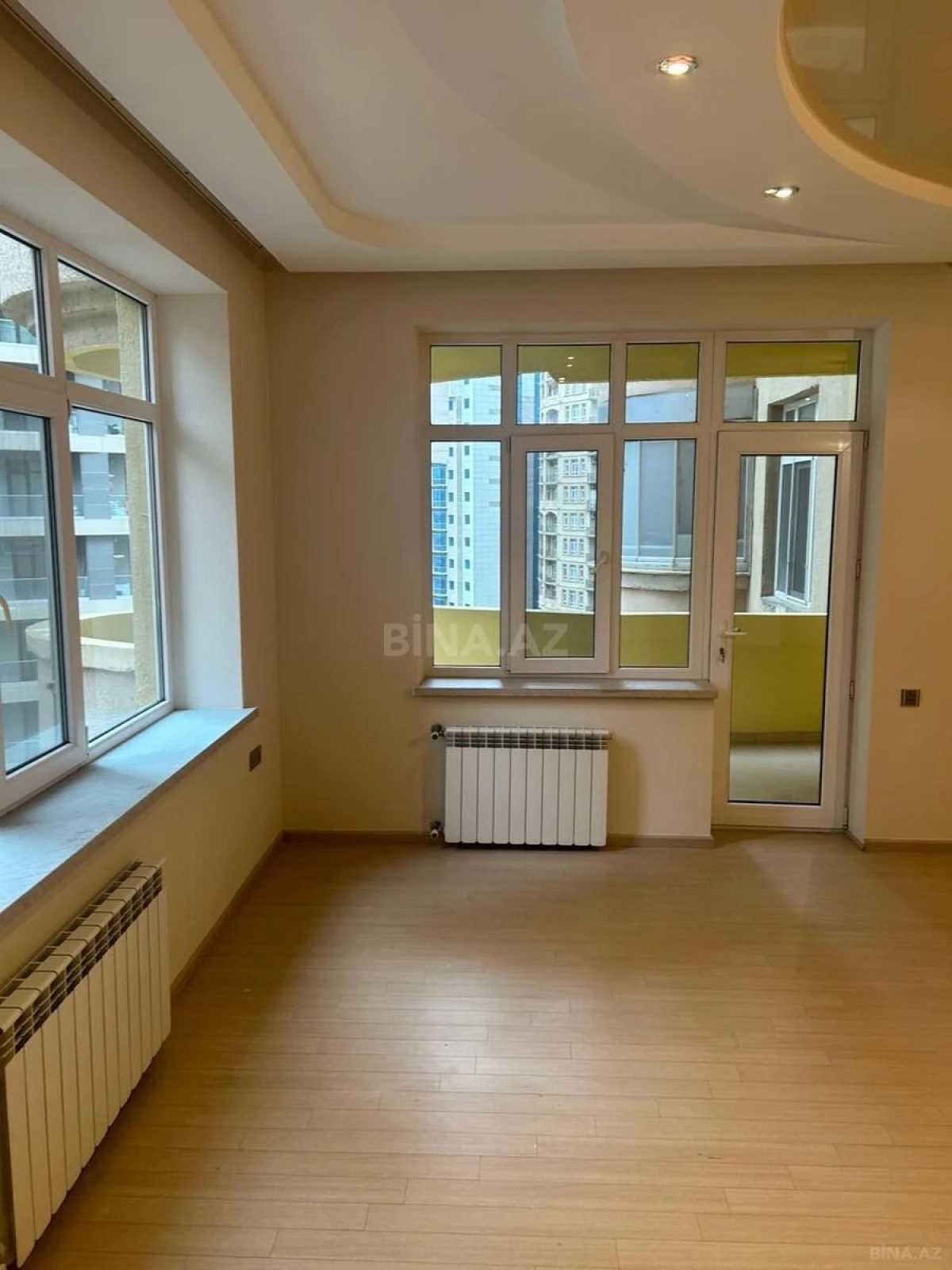 Satılır 4 otaqlı mənzil 200 m²