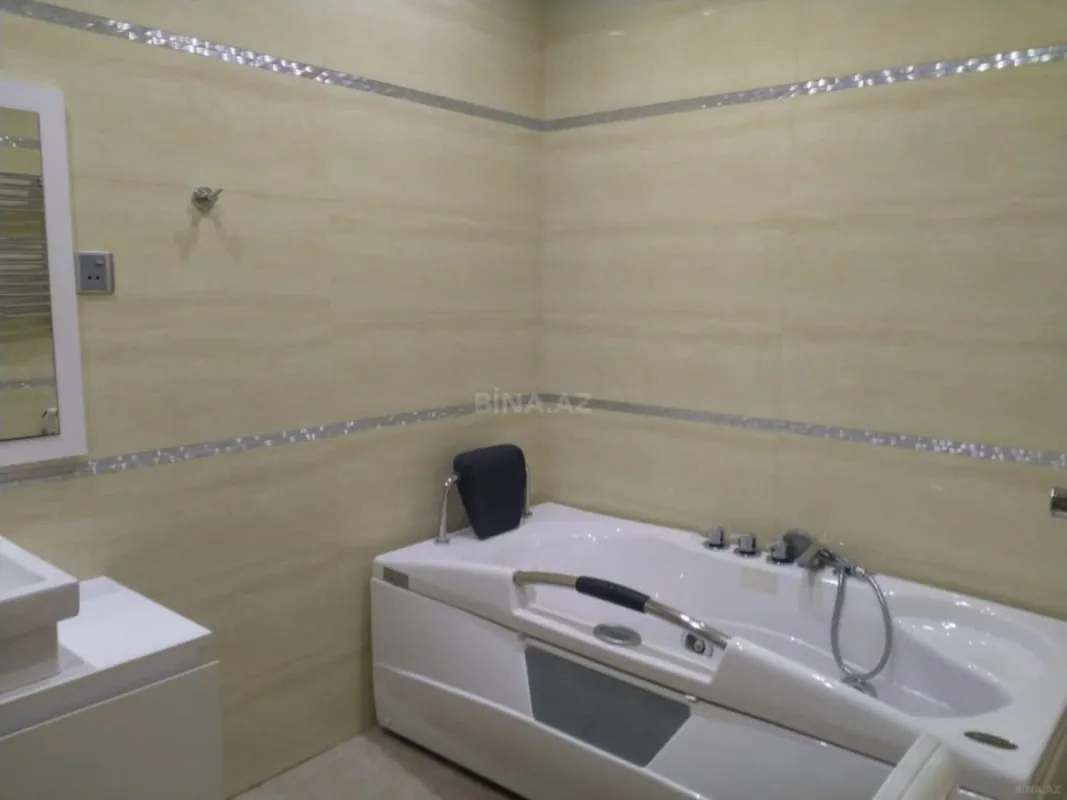 Satılır 4 otaqlı mənzil 200 m²