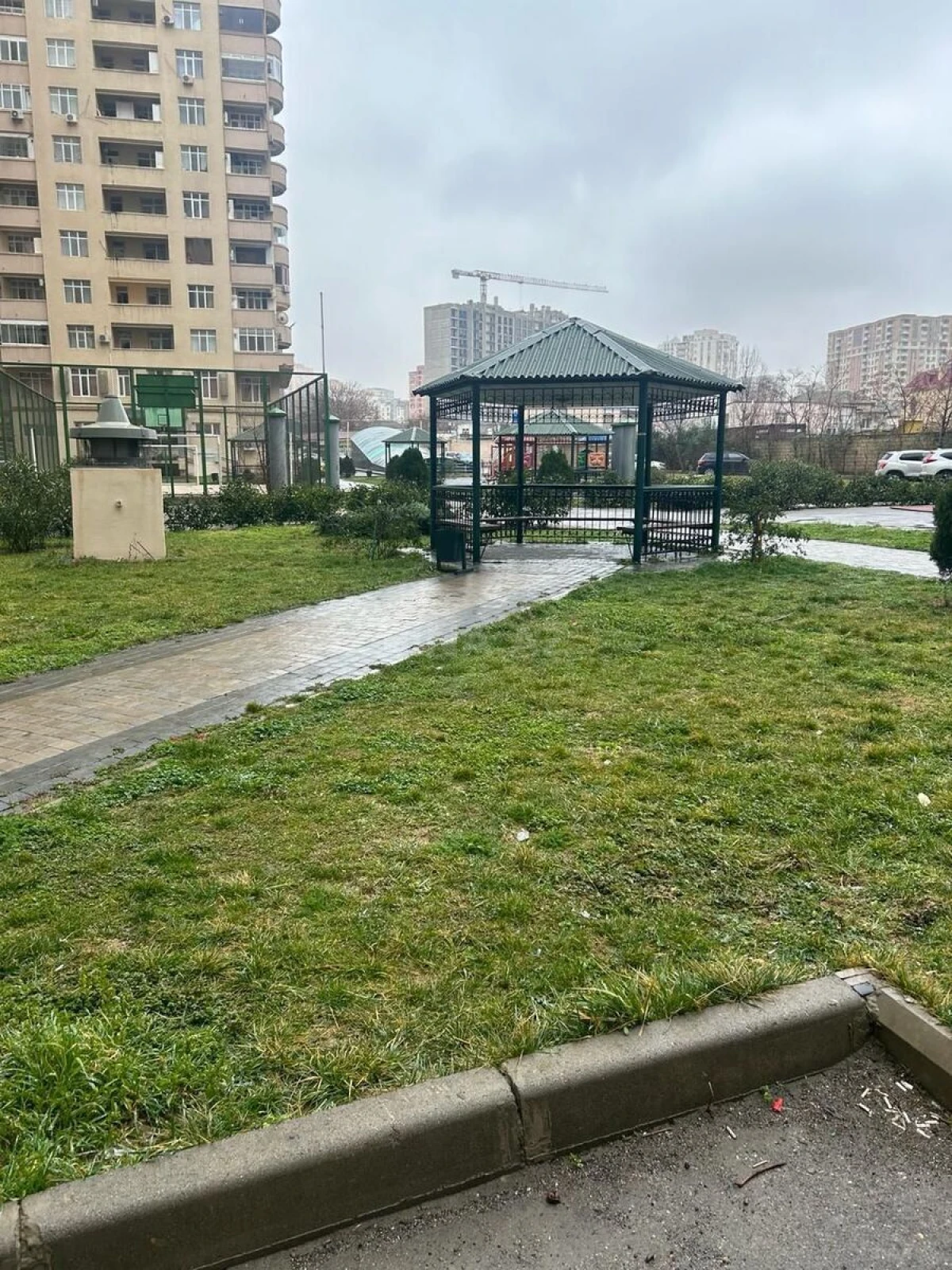 Satılır 4 otaqlı mənzil 200 m²