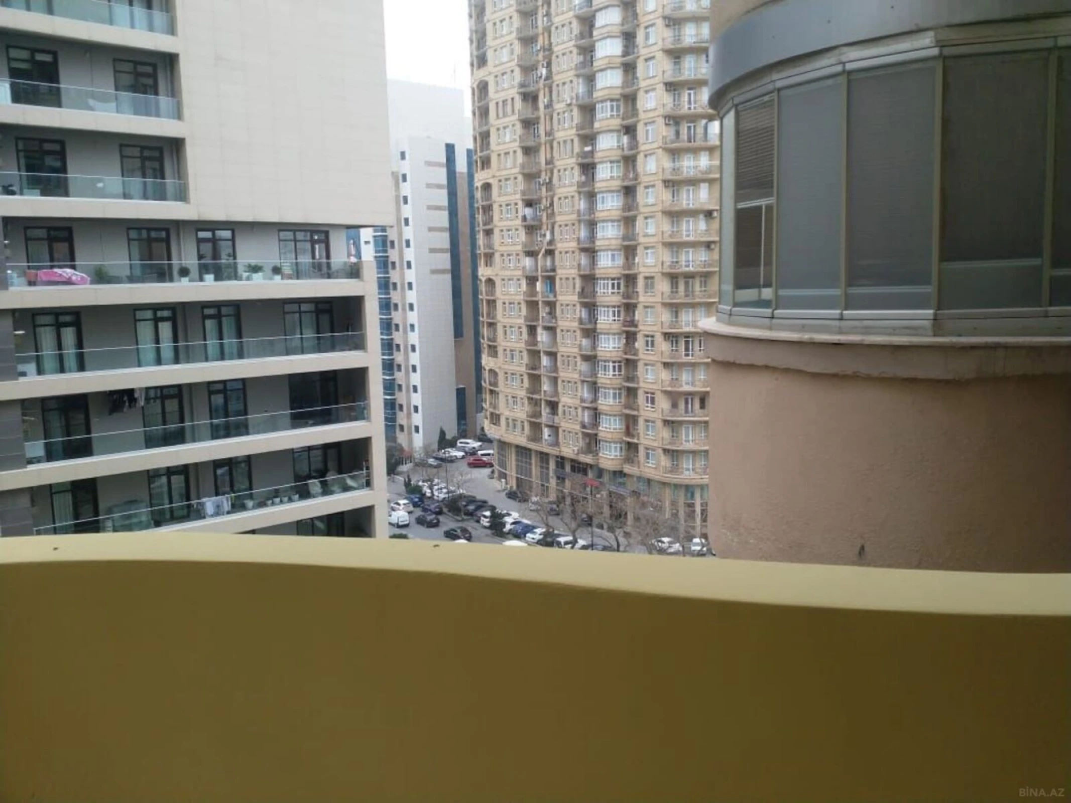Satılır 4 otaqlı mənzil 200 m²