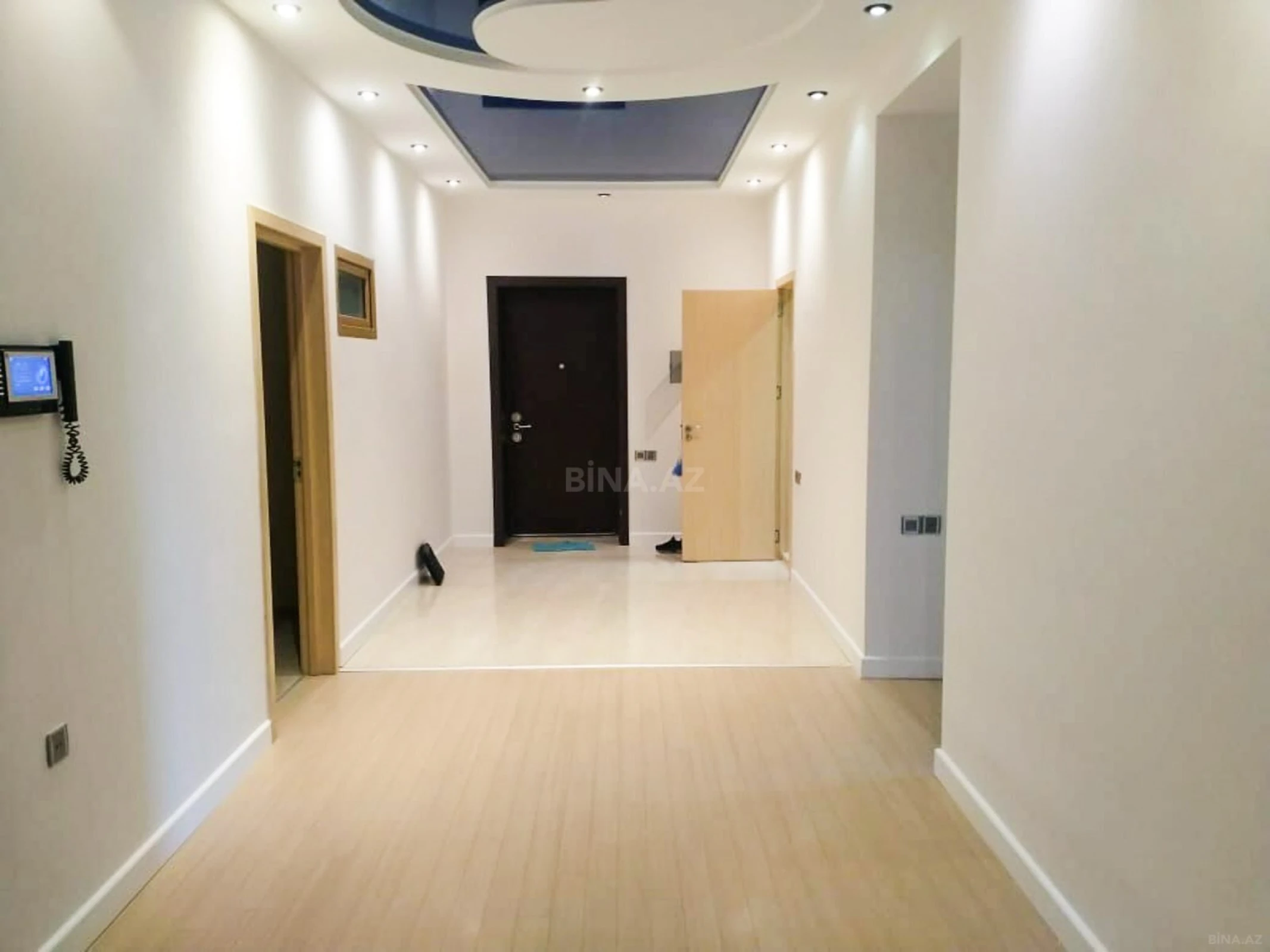 Satılır 4 otaqlı mənzil 200 m²