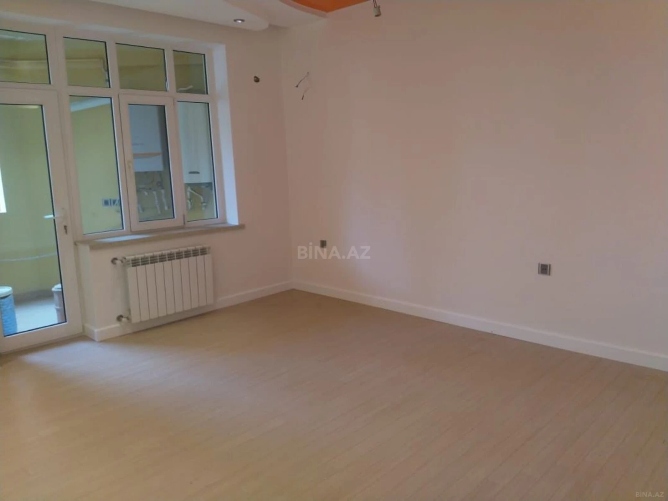 Satılır 4 otaqlı mənzil 200 m²