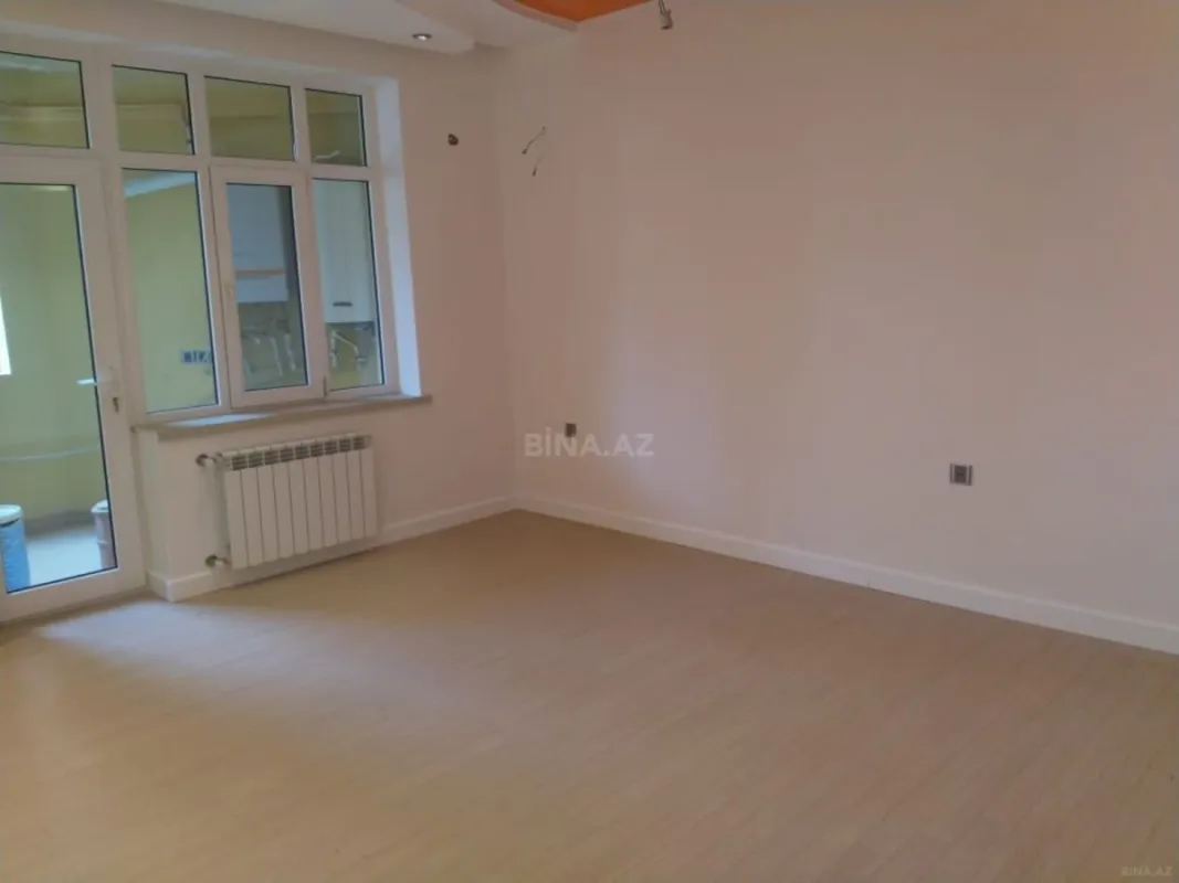 Satılır 4 otaqlı mənzil 200 m²