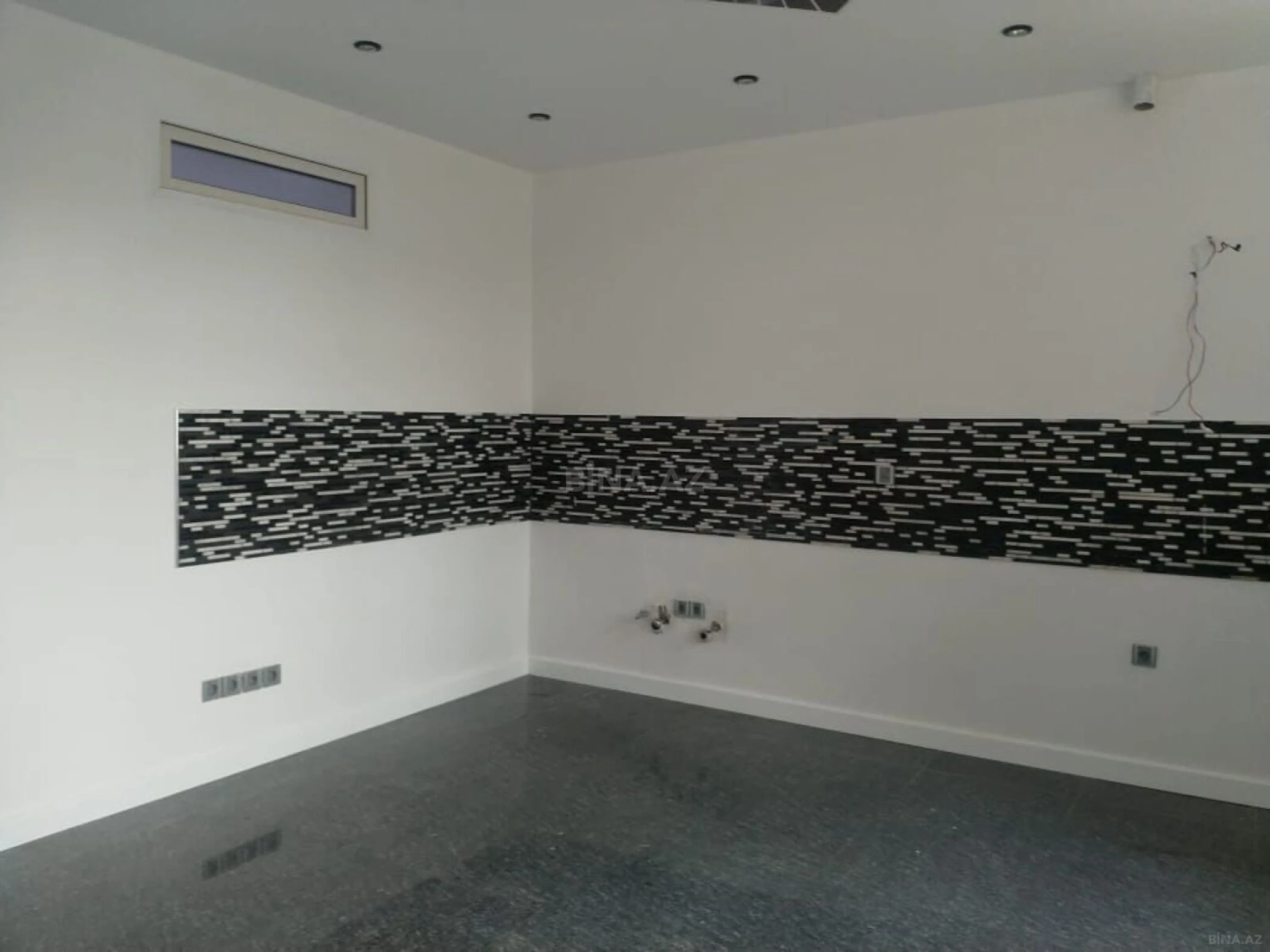 Satılır 4 otaqlı mənzil 200 m²