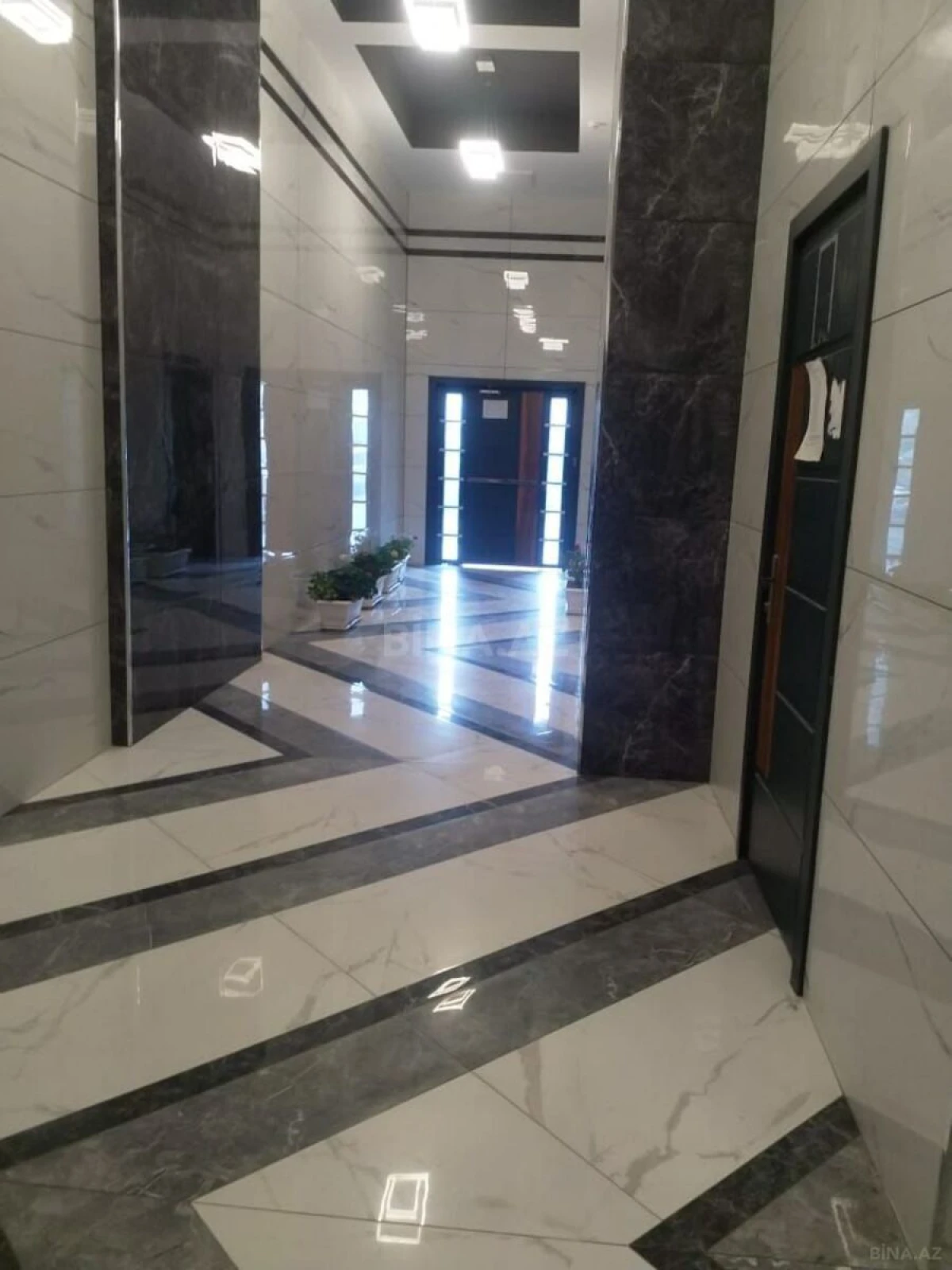 Satılır 4 otaqlı mənzil 200 m²
