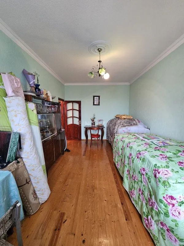 Satılır 4 otaqlı mənzil 110 m²