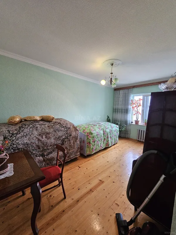 Satılır 4 otaqlı mənzil 110 m²