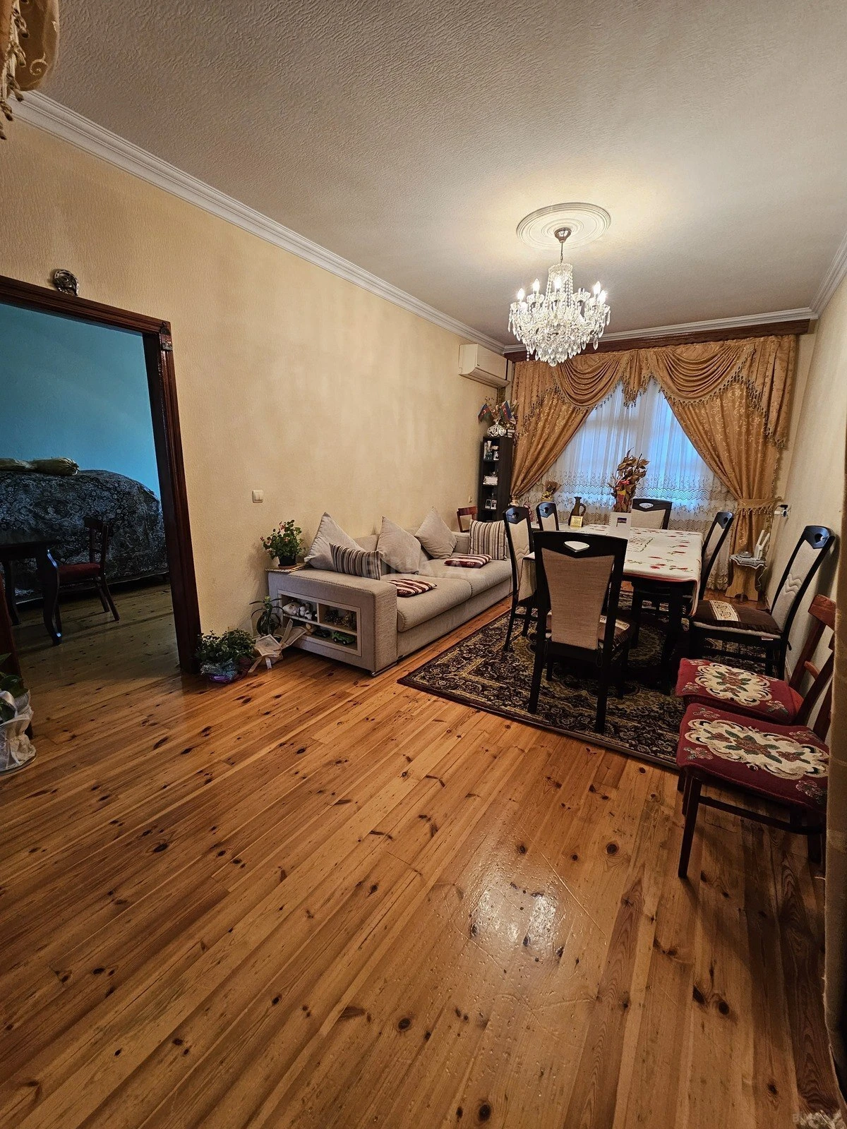 Satılır 4 otaqlı mənzil 110 m²