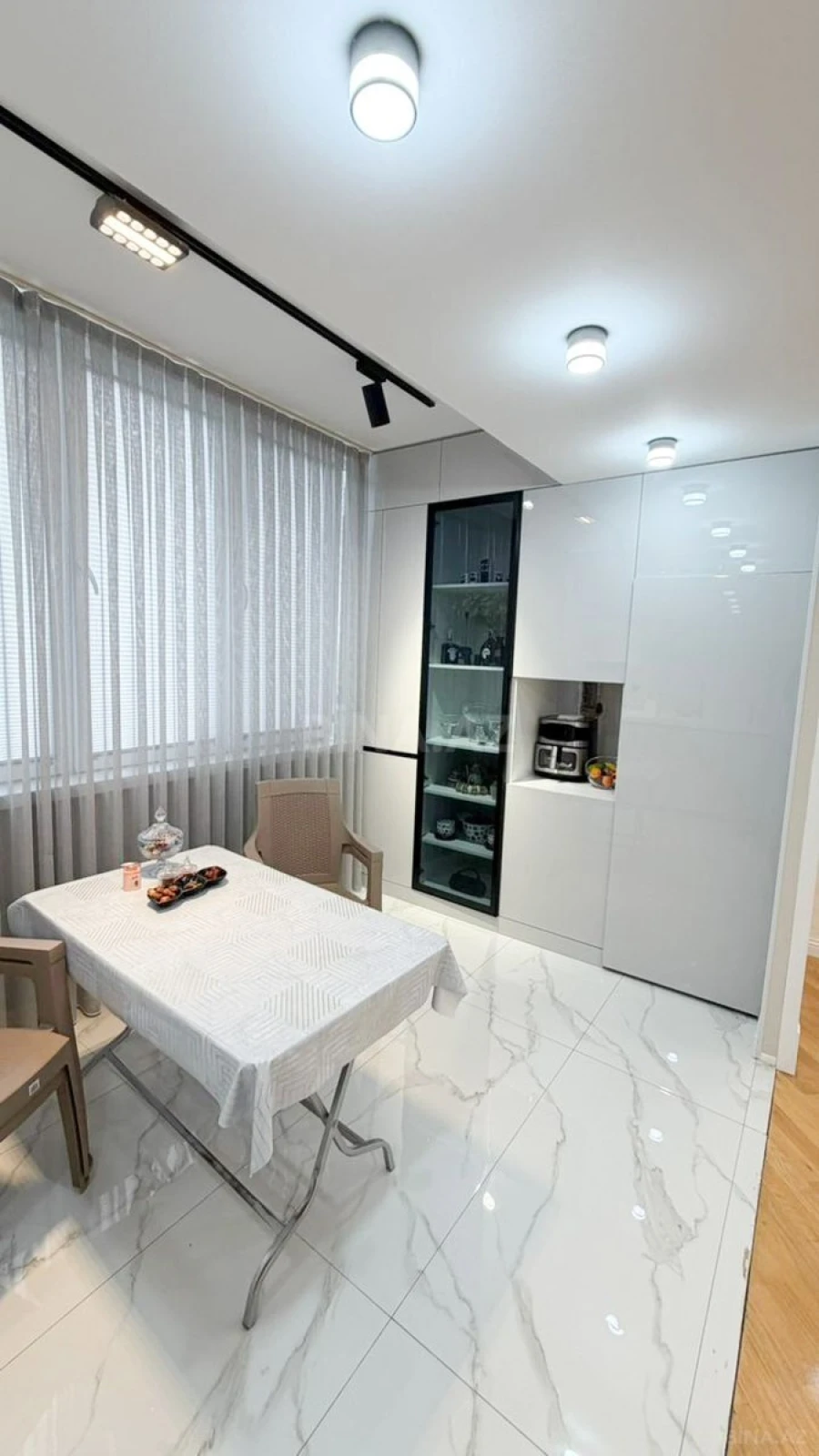 Satılır 3 otaqlı mənzil 105 m²