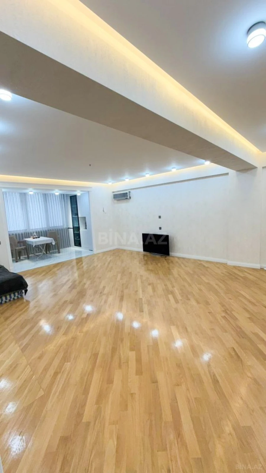 Satılır 3 otaqlı mənzil 105 m²